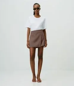 Entre no clima de Halloween com roupas divertidas e acessórios para criar looks assustadores.