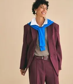 Renove seu office look! Compre 2 peças da seleção de alfaiataria feminina e ganhe 30% OFF*. Aproveite no site e app.